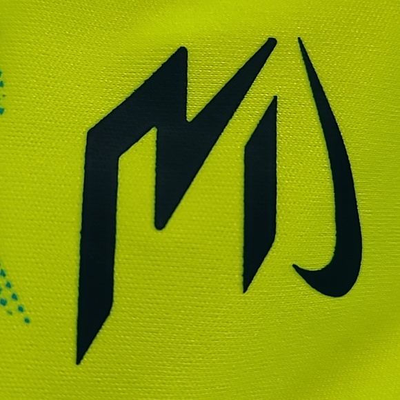 NIKE BRAND BOYS YELLOW SIGNATURE SHORT SLEEVE SHIRT SIZE XL "MAKE SOME NOISE" - Picture 10 of 11